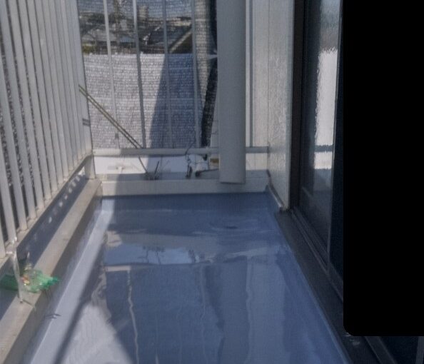 埼玉県さいたま市岩槻区　アパート　防水工事　防水材重ね塗り2 (1)