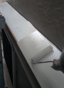 東京都葛飾区　F様邸　シャッターボックと出窓の下塗り　アレスダイナミックプライマー塗布
