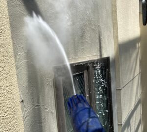 外壁塗装で高圧洗浄をする理由を解説します！