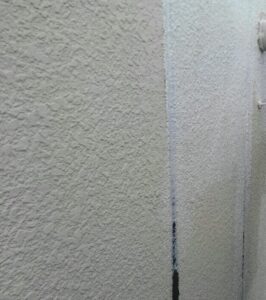 東京都葛飾区　外壁の下塗り　アレスダイナミックフィラー塗布