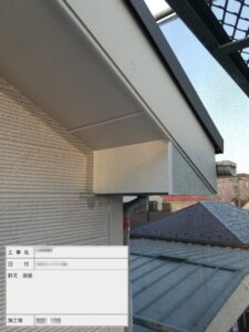 東京都大田区　Y様邸　外壁塗装工事　軒天井のシーリング処理と塗装作業