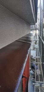 東京都葛飾区　S様邸　外壁塗装工事　付帯部塗装　霧よけ　窓目枠　