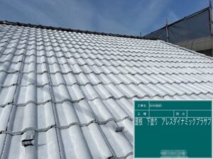 東京都足立区　T様邸　屋根・外壁塗装工事　屋根の下塗り　アレスダイナミックプラサフ塗布