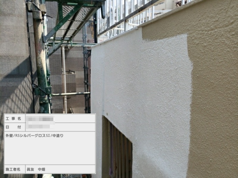東京都荒川区　外壁塗装工事　外壁の中塗り〜上塗り RSシルバーグロスSi