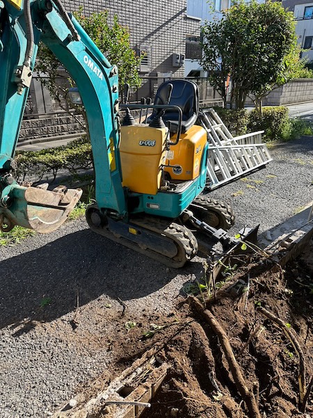 コンクリートブロック塀の解体と地面のならし作業を行いました！｜東京都江戸川区