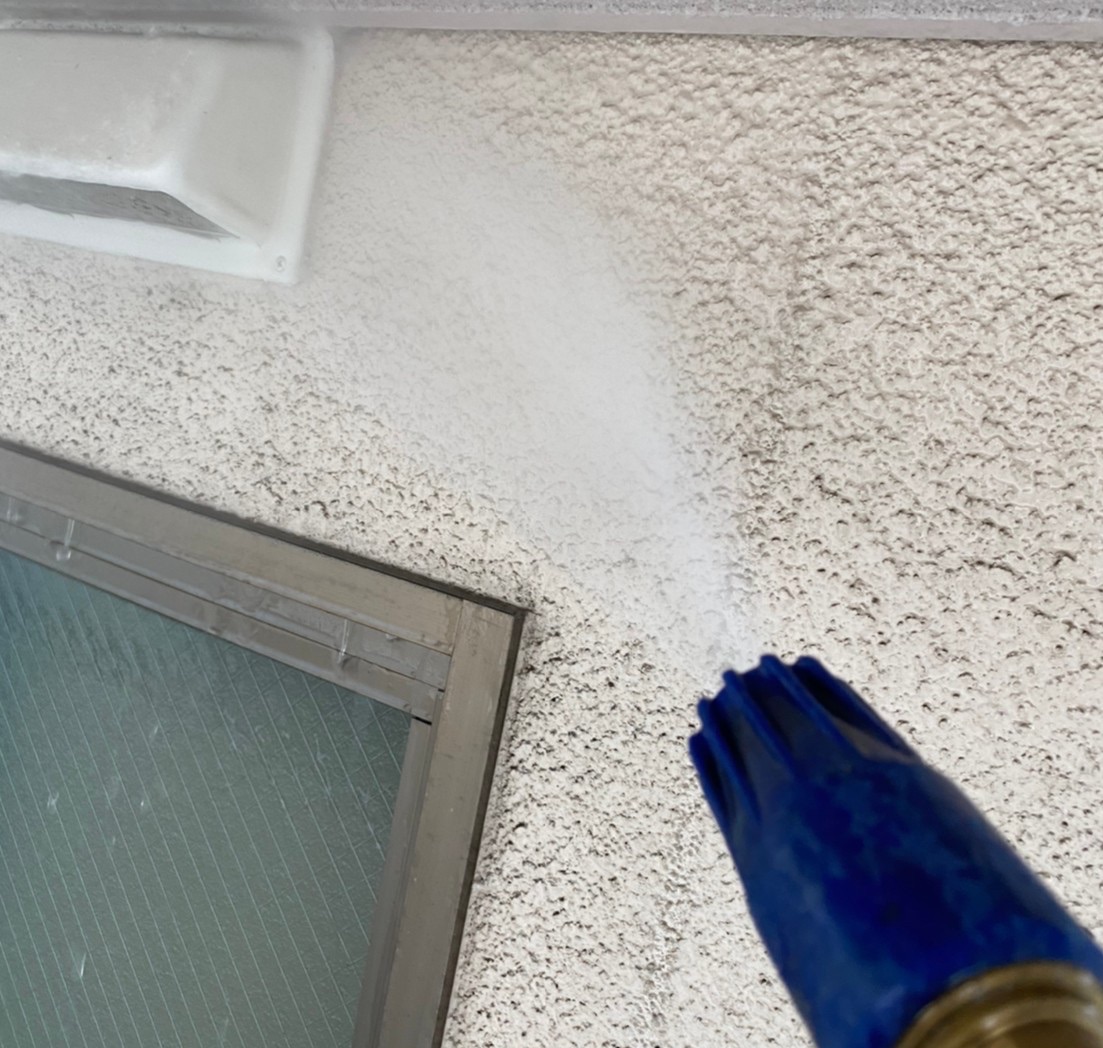外壁塗装で高圧洗浄をする理由を解説します！