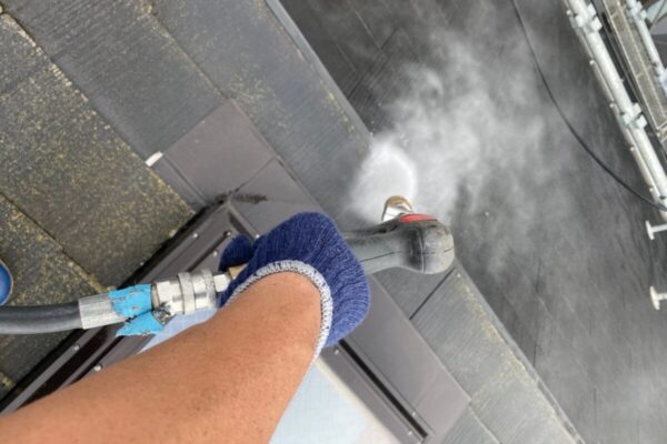 東京都江戸川区　屋根・外壁塗装工事　屋根と雨樋の高圧洗浄