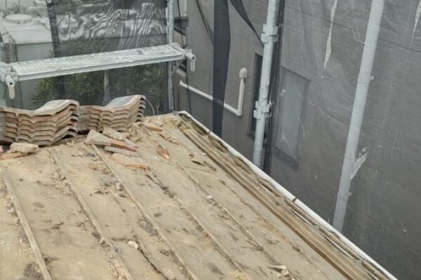 東京都葛飾区　外壁塗装・屋根葺き替え工事　屋根葺き替えの流れとカバー工法の違い