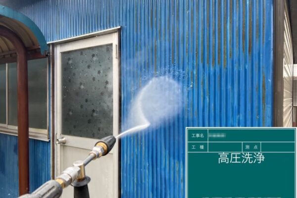 東京都葛飾区　M様邸　屋根塗装・外壁塗装工事　下地処理　高圧洗浄作業