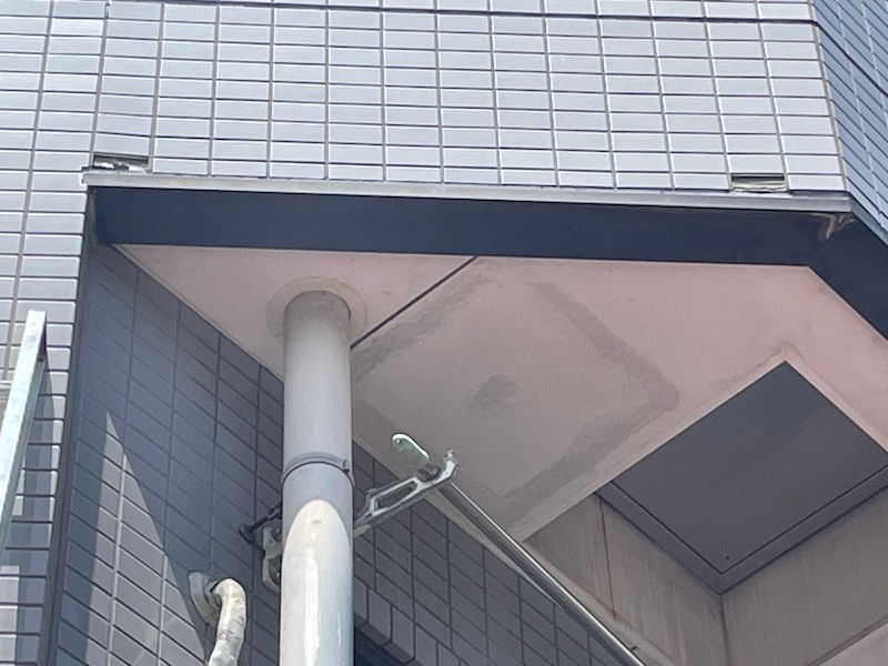 東京都足立区　マンション　外壁タイルの補修工事　施工前と材料搬入