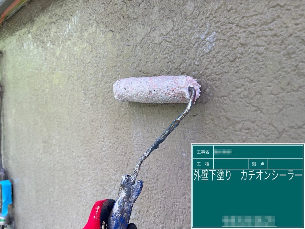 東京都墨田区　F様邸　外壁塗装工事　外壁の下塗り カチオンシーラー塗布