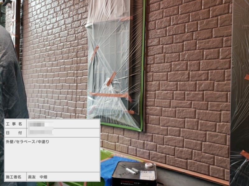 東京都江戸川区　K様邸　外壁塗装工事　外壁の中塗り セラベース塗布